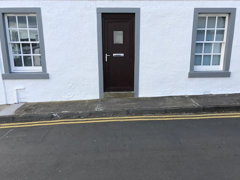 Successful Airbnb property: Modern Seaside Apartment, Broughty ferry by Dundee in Broughty Ferry