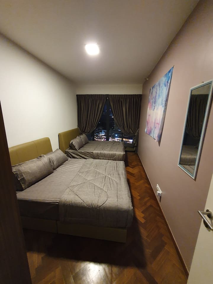 Მეორე საწოლი ოთახი (აივნით და კონდიციონერით)