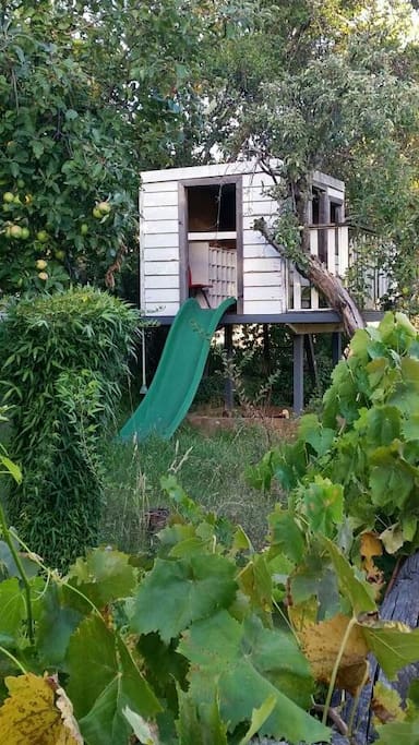 secret garden w cubby-house
