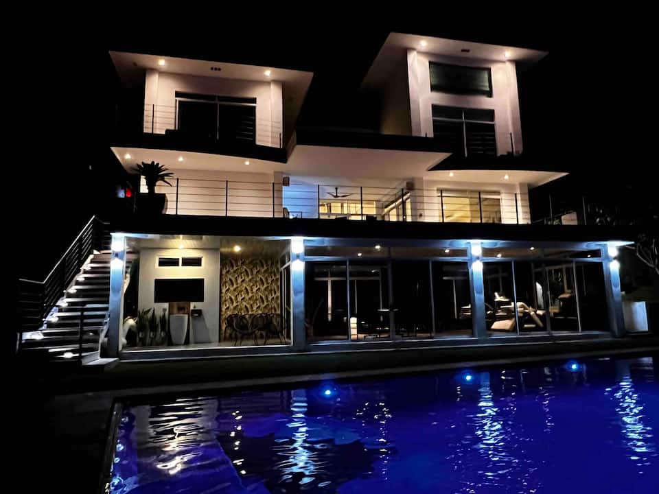 Casa Om, an infinity-pool villa above the Central Valley, Ciudad Colón, San José, Costa Rica, photo 9 of 10