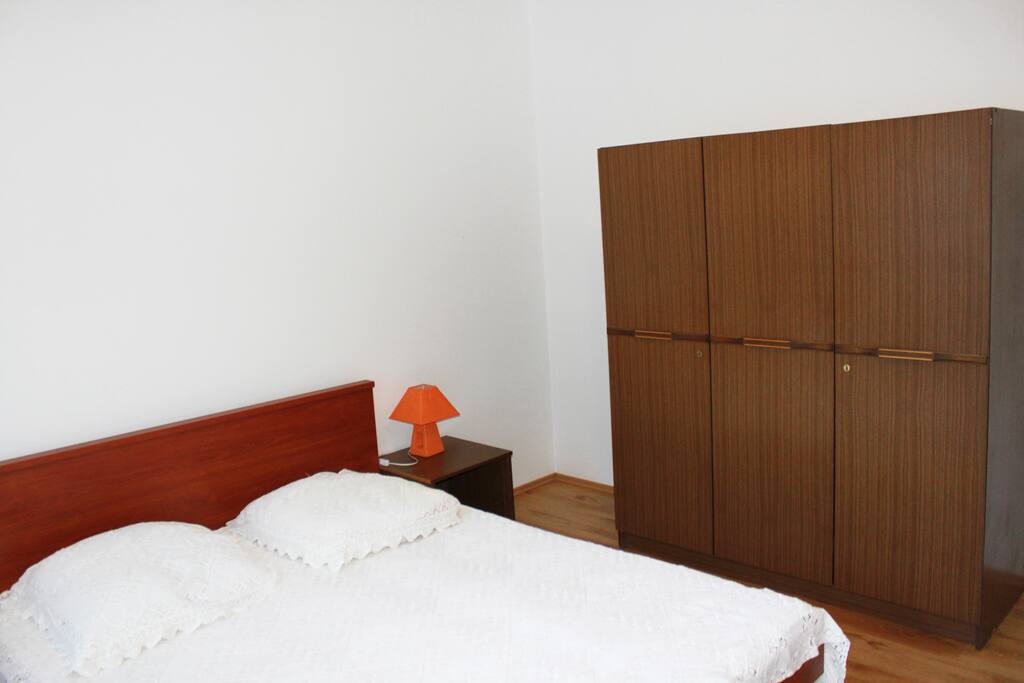 Bedroom with double bed + single bed