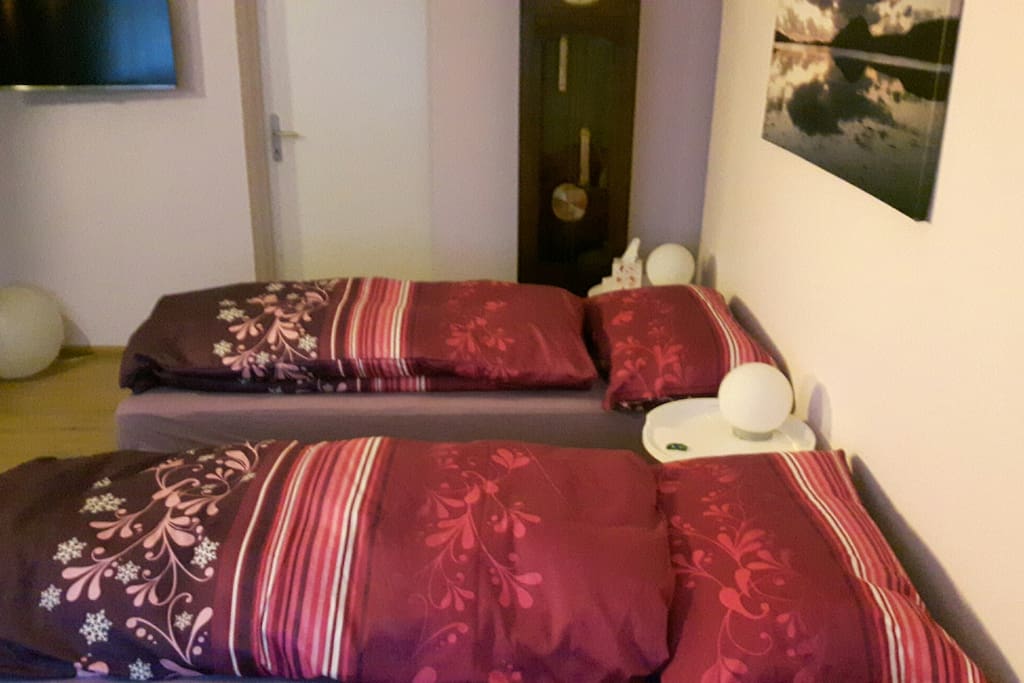 Schlafzimmer Variante mit 2 Einzelbetten