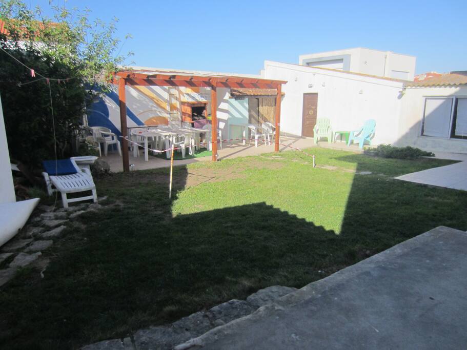 comun backyard, sunny and relaxing bbq