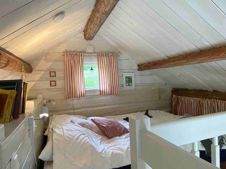 Dysheme për të fjetur nën kreshtat e çatisë, me dyshek Tempur 140 cm.