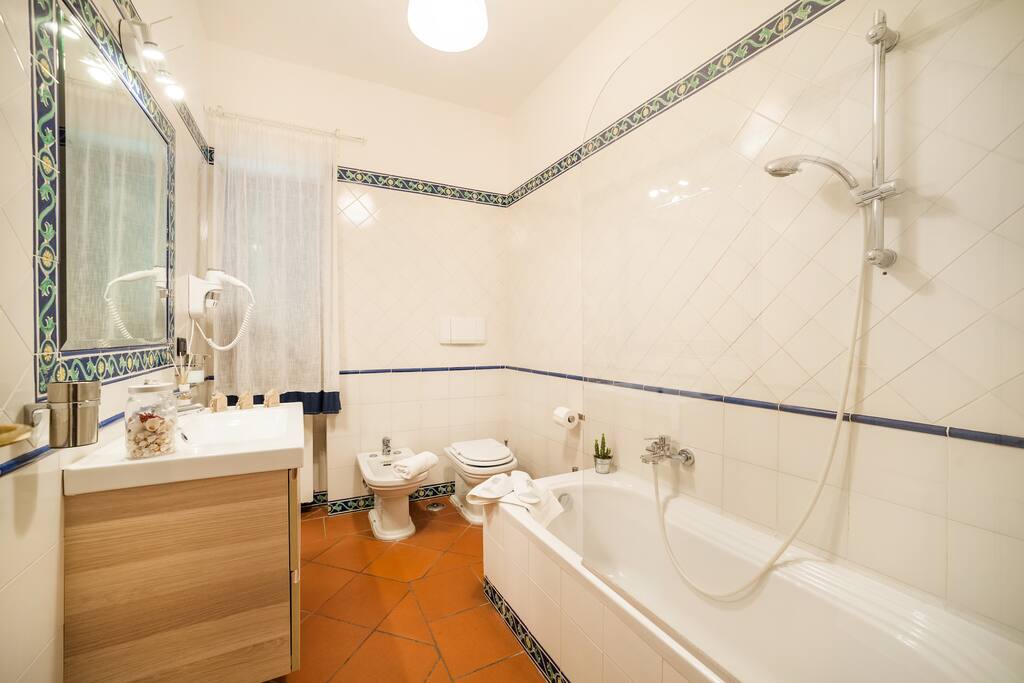 Bagno con vasca/doccia