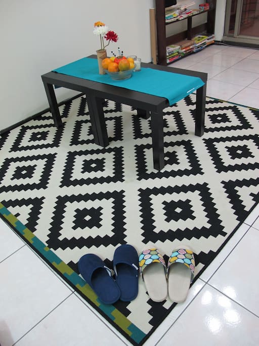 客廳對每個旅人開放/ Our living room is available for every traveller.