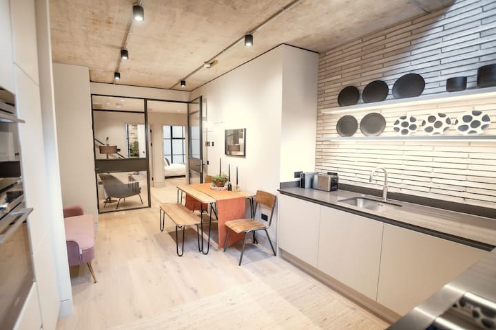 Sleek & Modern Duplex Apartment in Bloomsbury