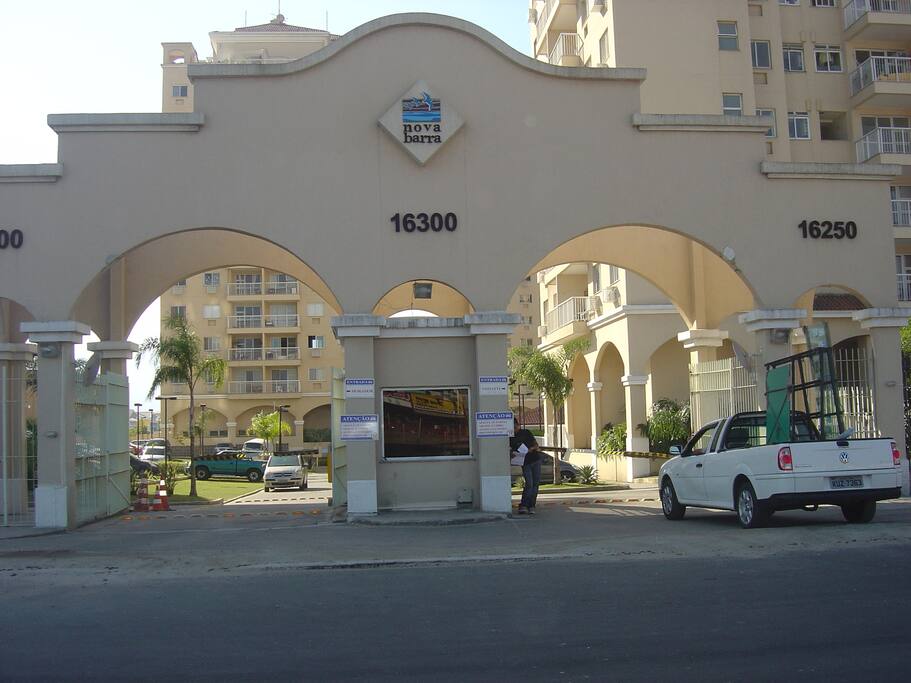 Entrada do Condomínio na AV. das Américas