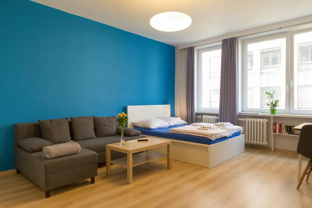 Large and spacious room.
Duży i przestrzenny pokój.