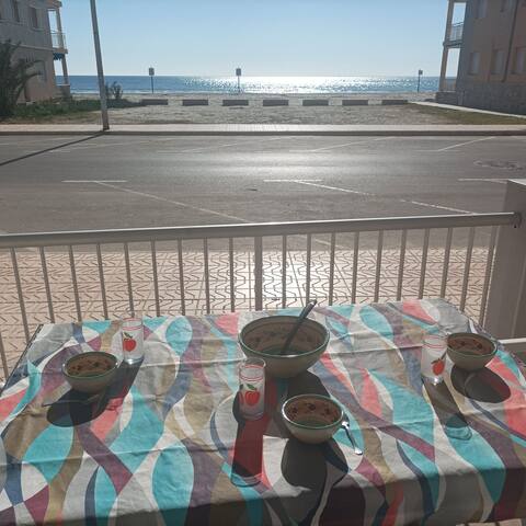 Successful Airbnb property: Vacation 4 meters from the sea the fisherman's house in Santa Pola