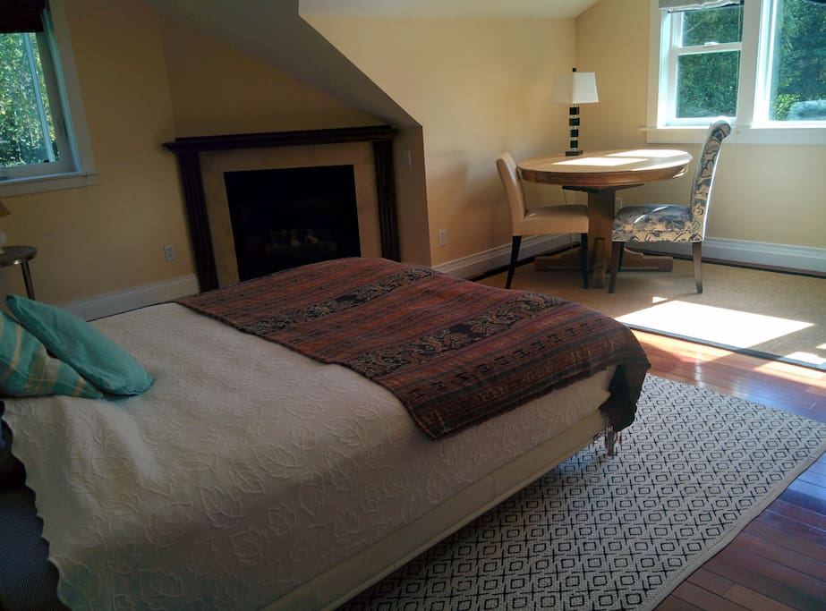Fireplace, eating area, spacious, lots of light
