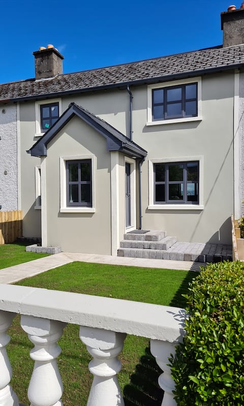 Newly renovated  house in the heart of Ballisodare