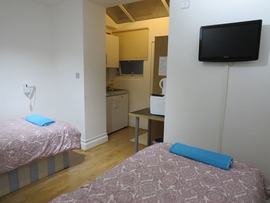2 Single beds