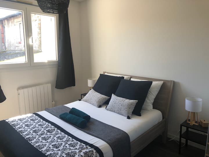 Centre Bourg, near Nantes, independent cottage Apartments for Rent in