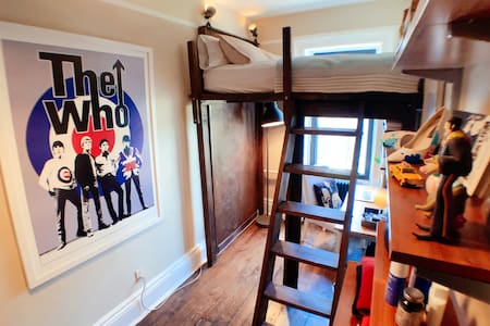 Spacious Williamsburg Share w/ LOFT BED