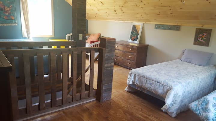 5 twin beds upstairs