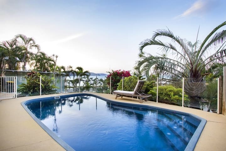 **Studio Apartment **  Walk to Town**