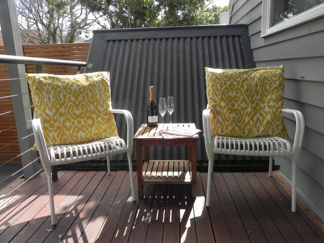 The Grove -Beachside self contained apartment