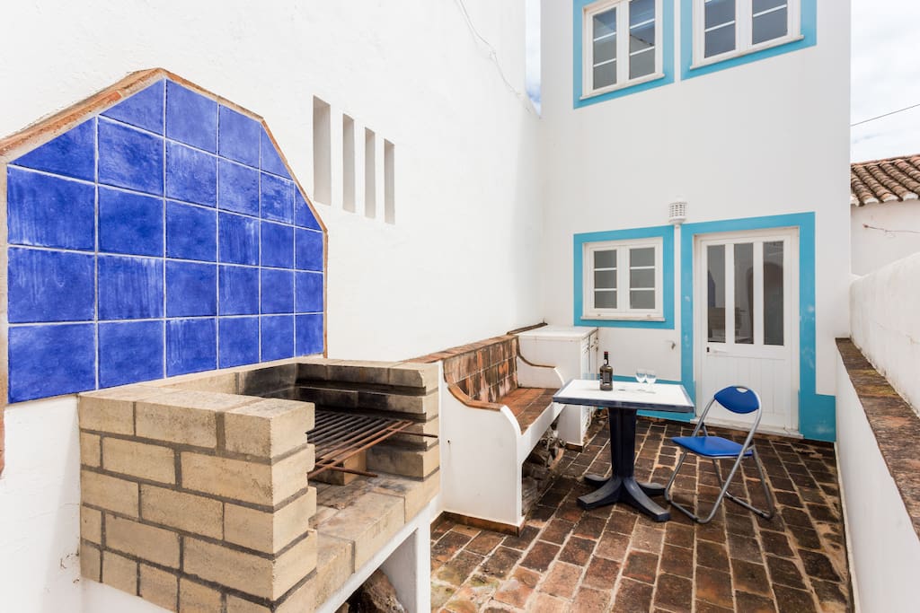 Rear patio and barbecue area