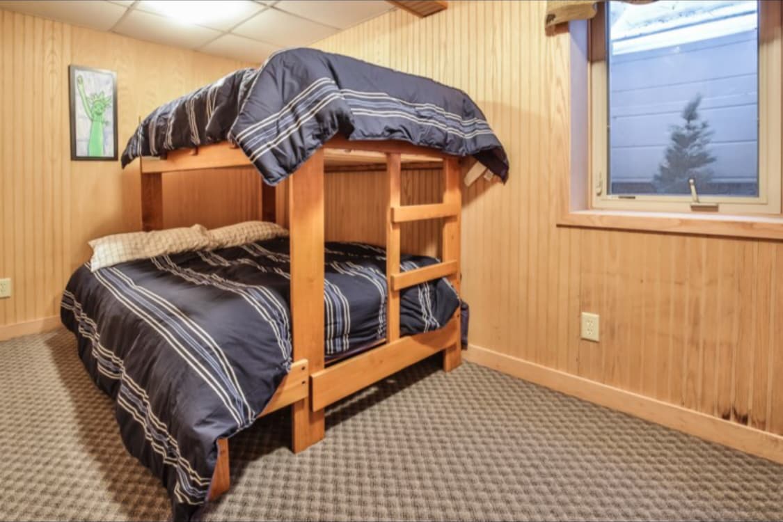 Plné a dvojposteľové lôžko v tretej spálni. 