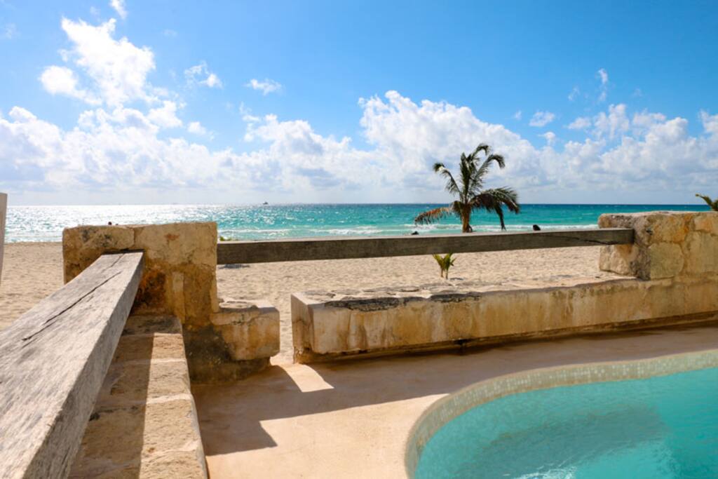 Not easy to choose between the private swimming-pool and the sea