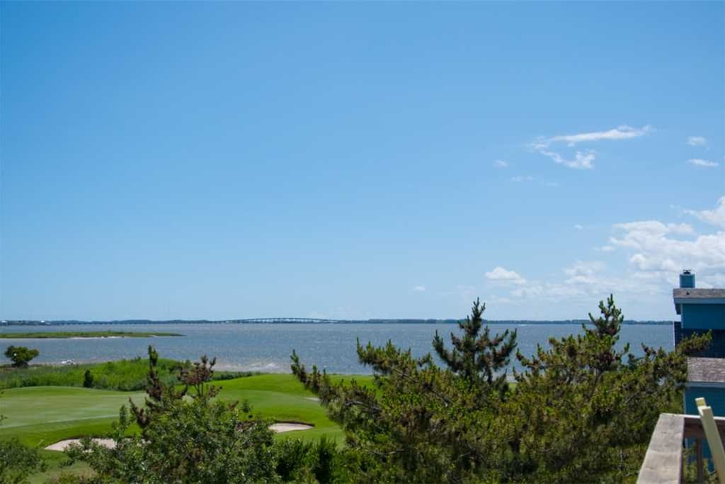 B18: Endless Summer Days | Top Level Sundeck View