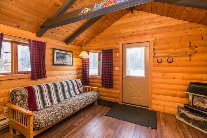 The Wolf Cabin - Bear Creek Cabins - Alberta