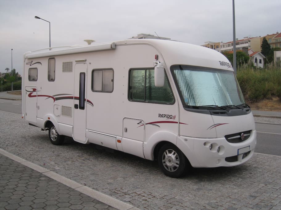Exterior com persianas fechadas