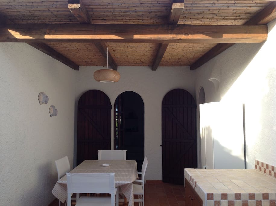 Patio con barbecue