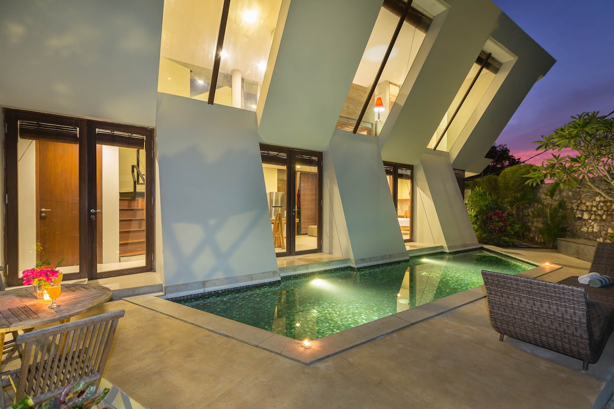 Villa in Kuta Selatan · ★4.73 · 2 bedrooms · 2 beds · 2.5 private baths, pembanding Airbnb