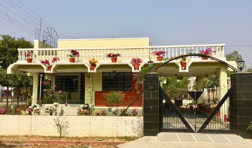 Spacious single twin Bed & Bath in Santiniketan