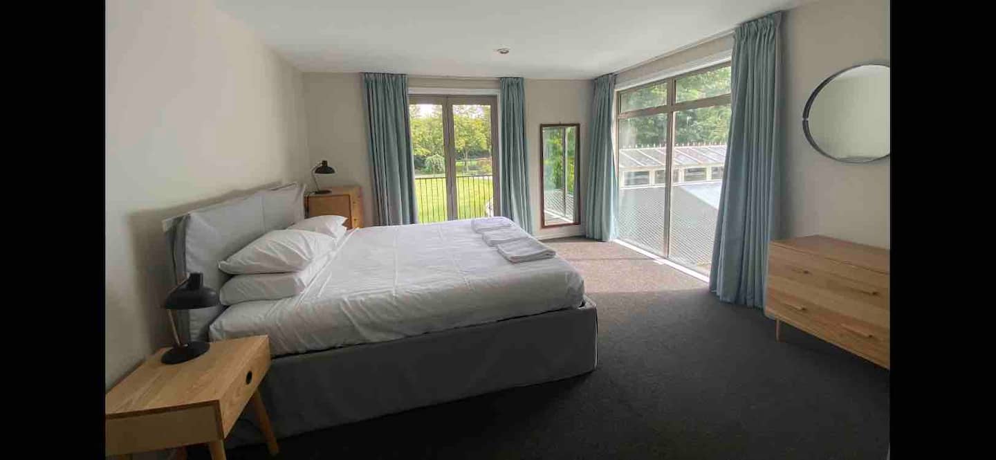 Pemberton - Large Home In Prebbleton 3