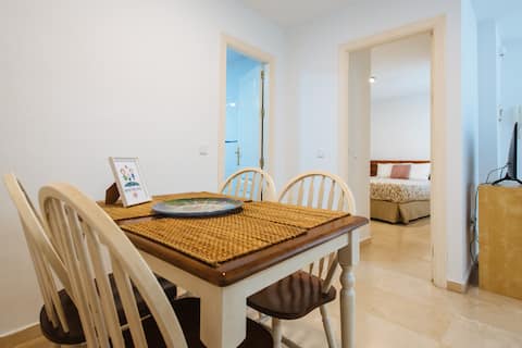 Anuncio de Airbnb popular: Hostly Lagar-Best value flat in the center - CLess en Sevilla