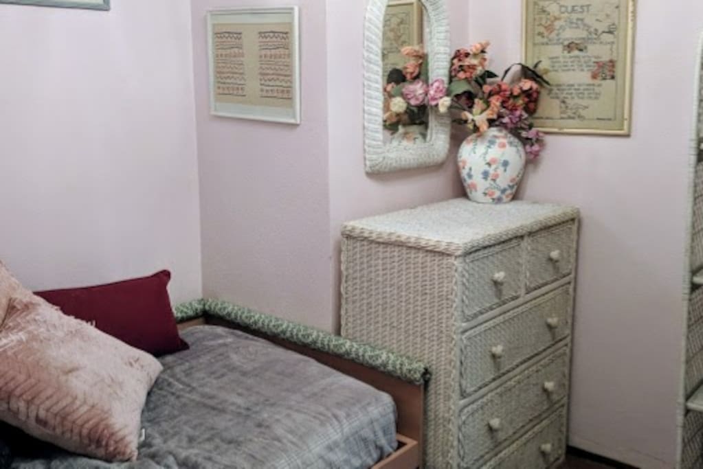 Pink rose room, single. Old charm wicker
