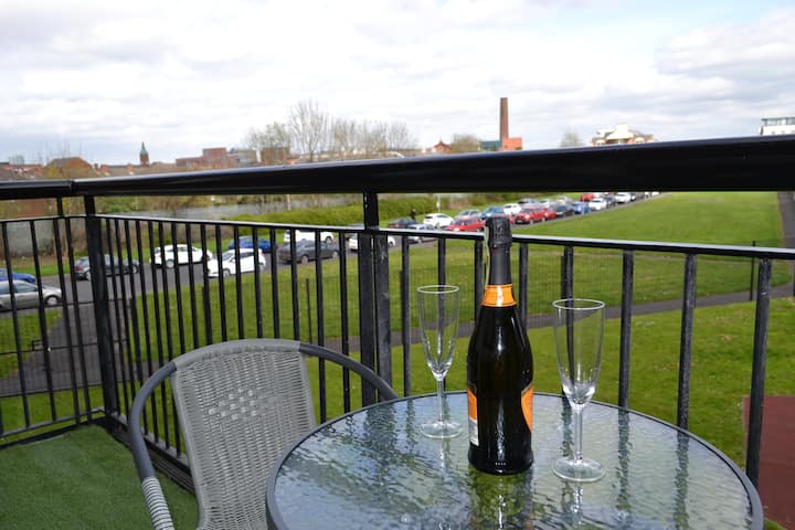 ️ Large 3 Bedroom 2 Bath Family Apt Free Parking ️ - Belfast