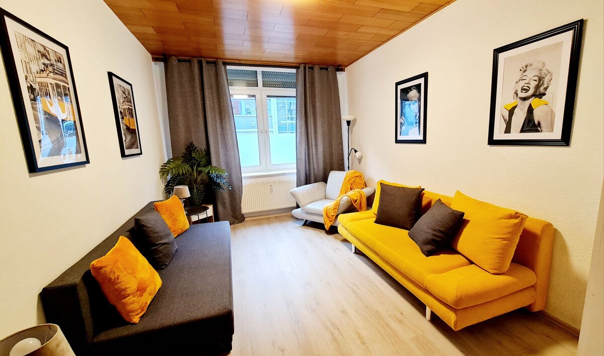 Erfolgreiche Airbnb-Immobilie: ELENA flat sunflowers, center almost HBF in Duissern