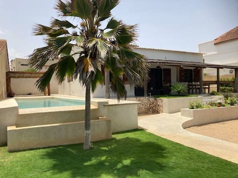 Lovely villa with pool on the Somone beach