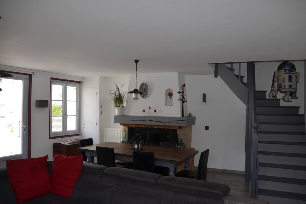 Salle à manger (table avec rallonge 10 personnes)