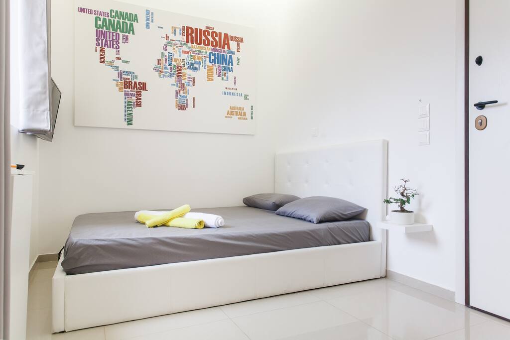 bedroom
smart tv with netflix