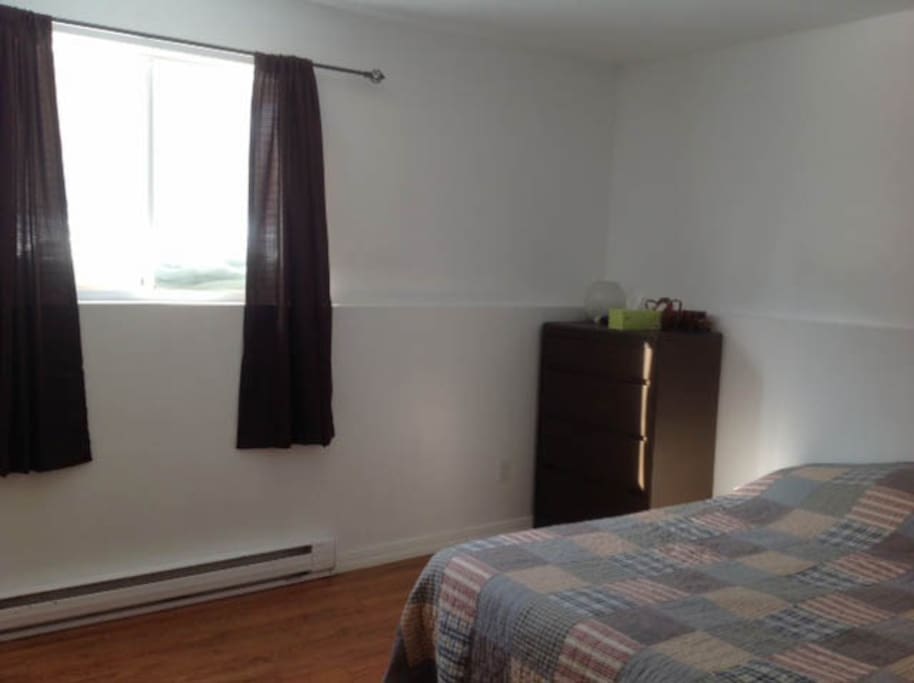 2 chambres assez grande pour lit double et bureau de travail