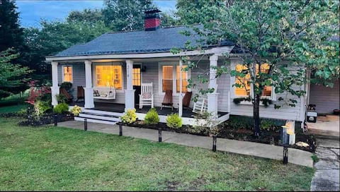 TR Homestead:3bd/2ba Downtown Travelers Rest
