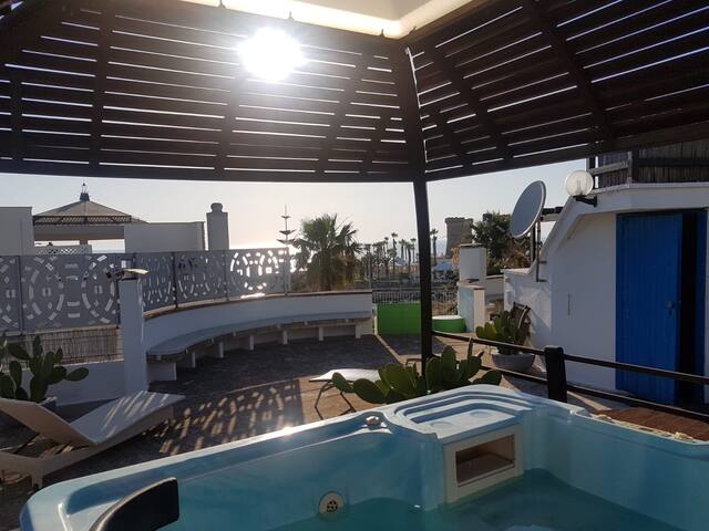 prestigiosa villa privata fronte mare gallery image 5