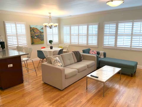 Modern clean home close to Berkeley!