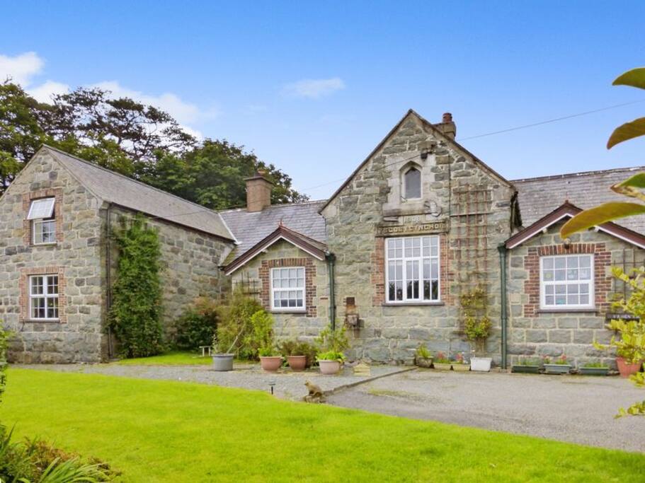 The Old Schoolhouse B & B
