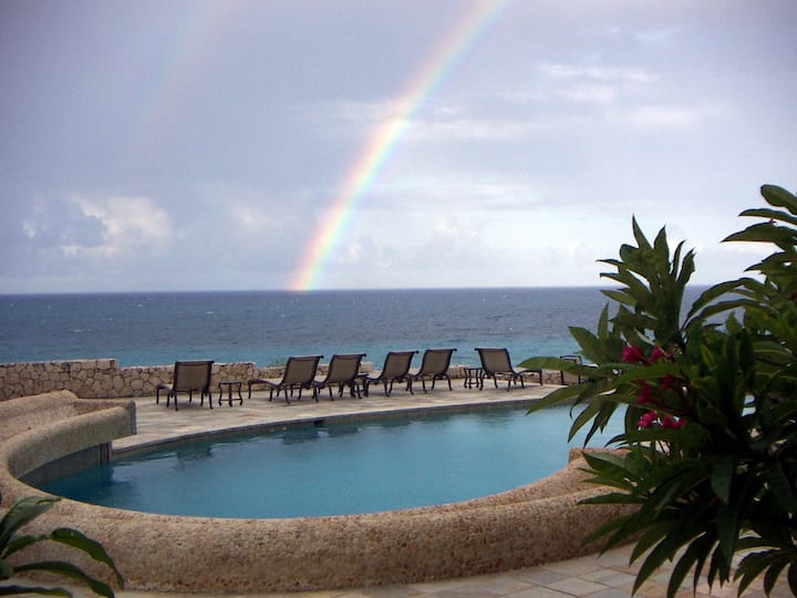 Rainbow Beach Club Studio Apartments for Rent in Lowlands, Sint