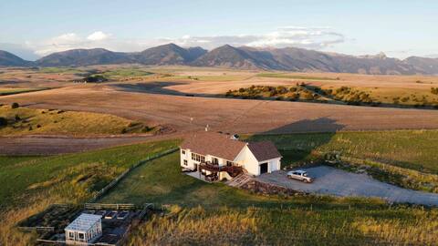 Absaroka Lodge- A 160 Acre Luxury Modern Ranch