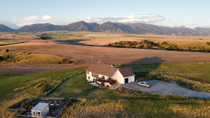 Absaroka Ranch Absaroka Lodge- A 160 Acre Luxury Modern Ranch - Ranches for Rent in ...