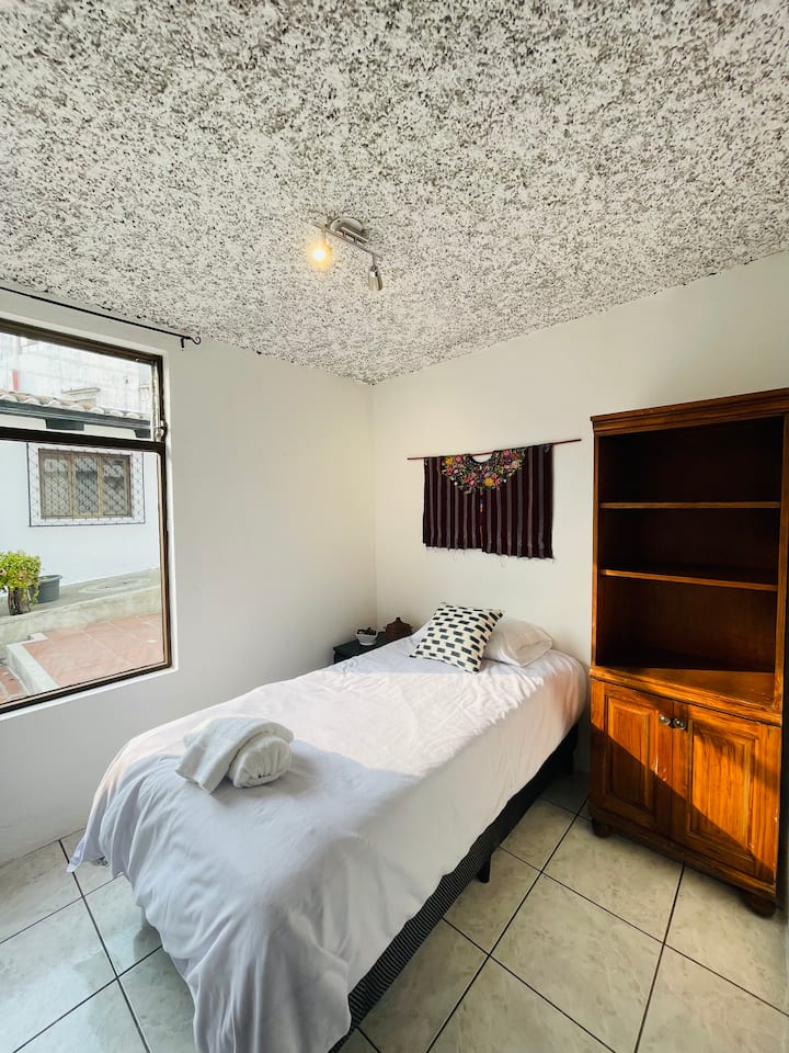 Single bedroom in Antigua Guatemala Casa ELA1 Bed and breakfasts