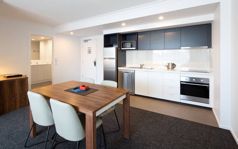 Stunning Executive Two Bedroom Apartment gallery image 4