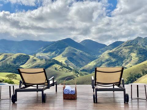Mountain hideaway with spectacular views